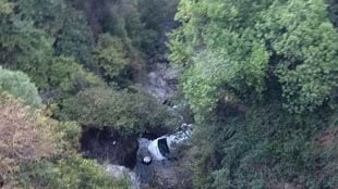 سقوط خودرو در آبشار نوژیان لرستان