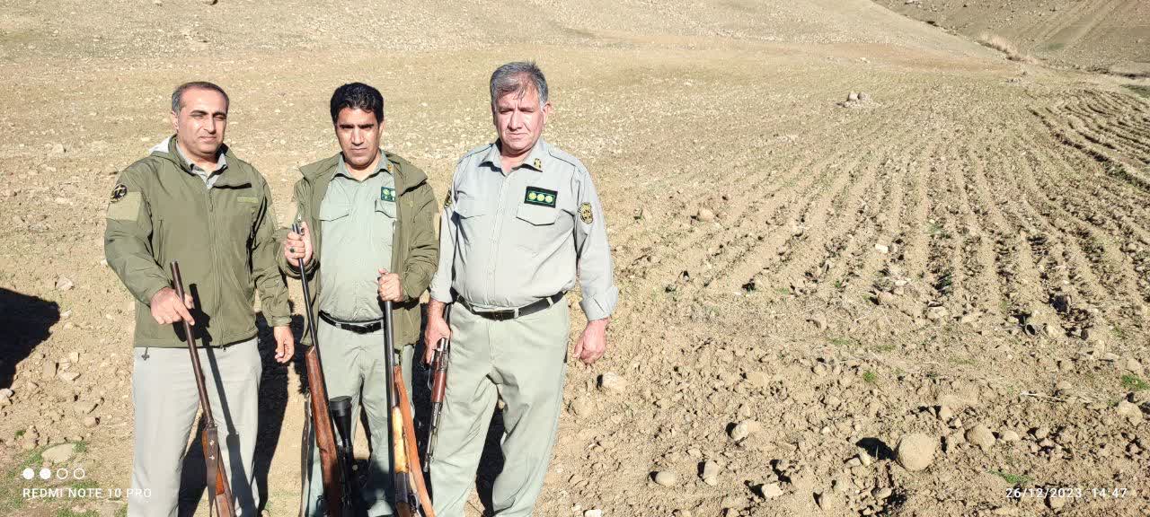کشف سه قبضه سلاح شکاری از بازرسی منزل شکارچی متخلف در شهرستان چگنی